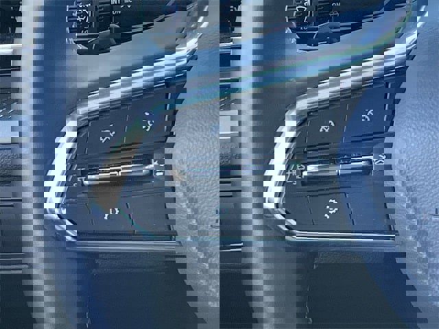 Used 2025 Chevrolet Traverse LT image 11