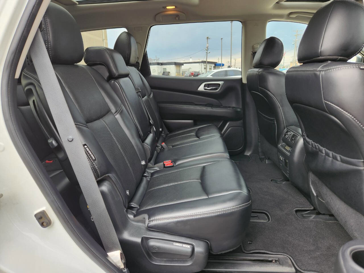 Used 2019 Nissan Pathfinder Platinum AWD/4WD image 15
