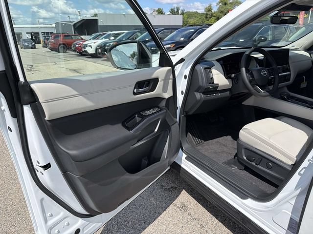 New 2026 Nissan Pathfinder SL w/ SL Premium Package (P04) AWD/4WD image 11