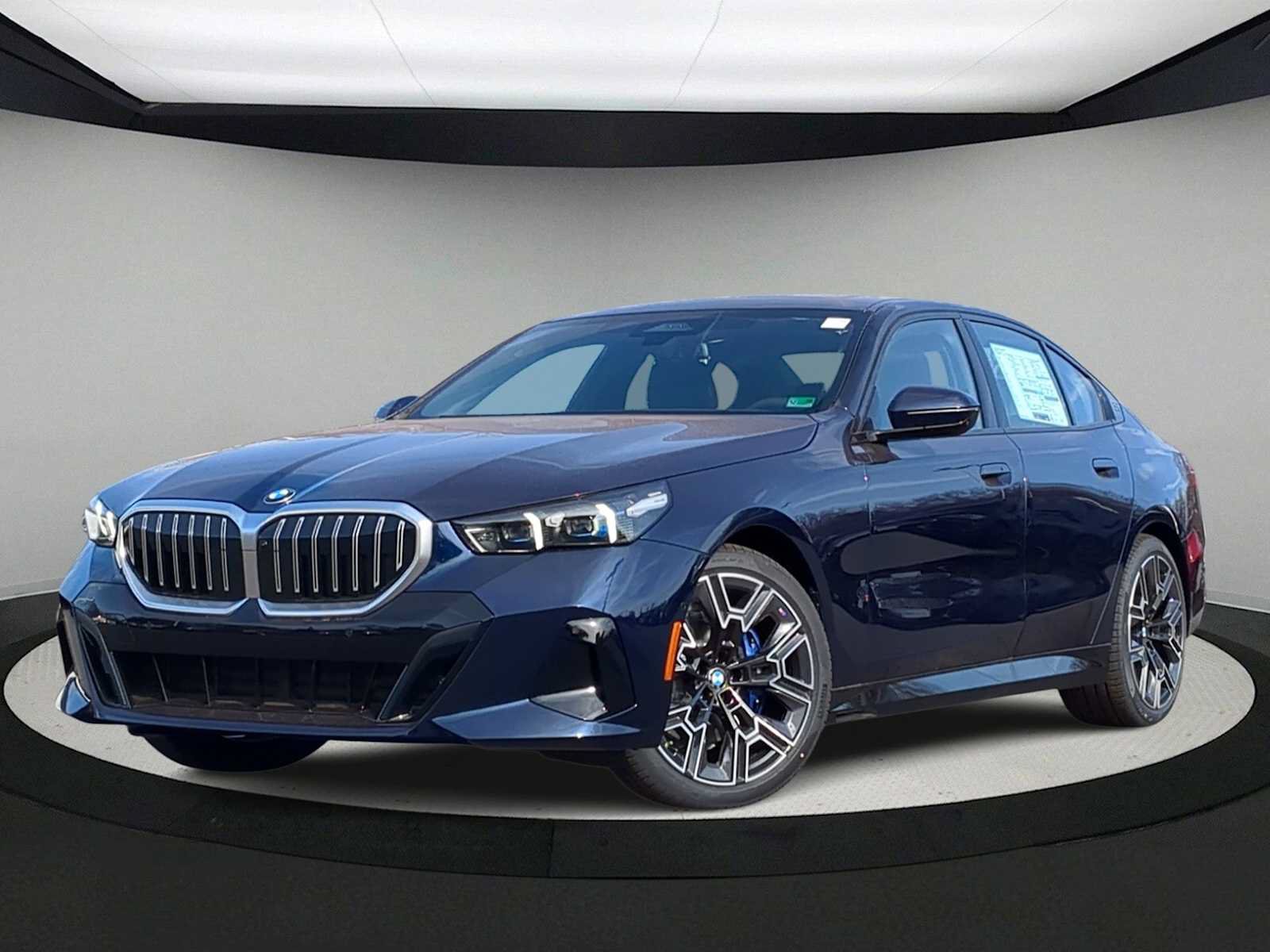 Used 2026 BMW 530i xDrive w/ M Sport Package AWD/4WD image 1