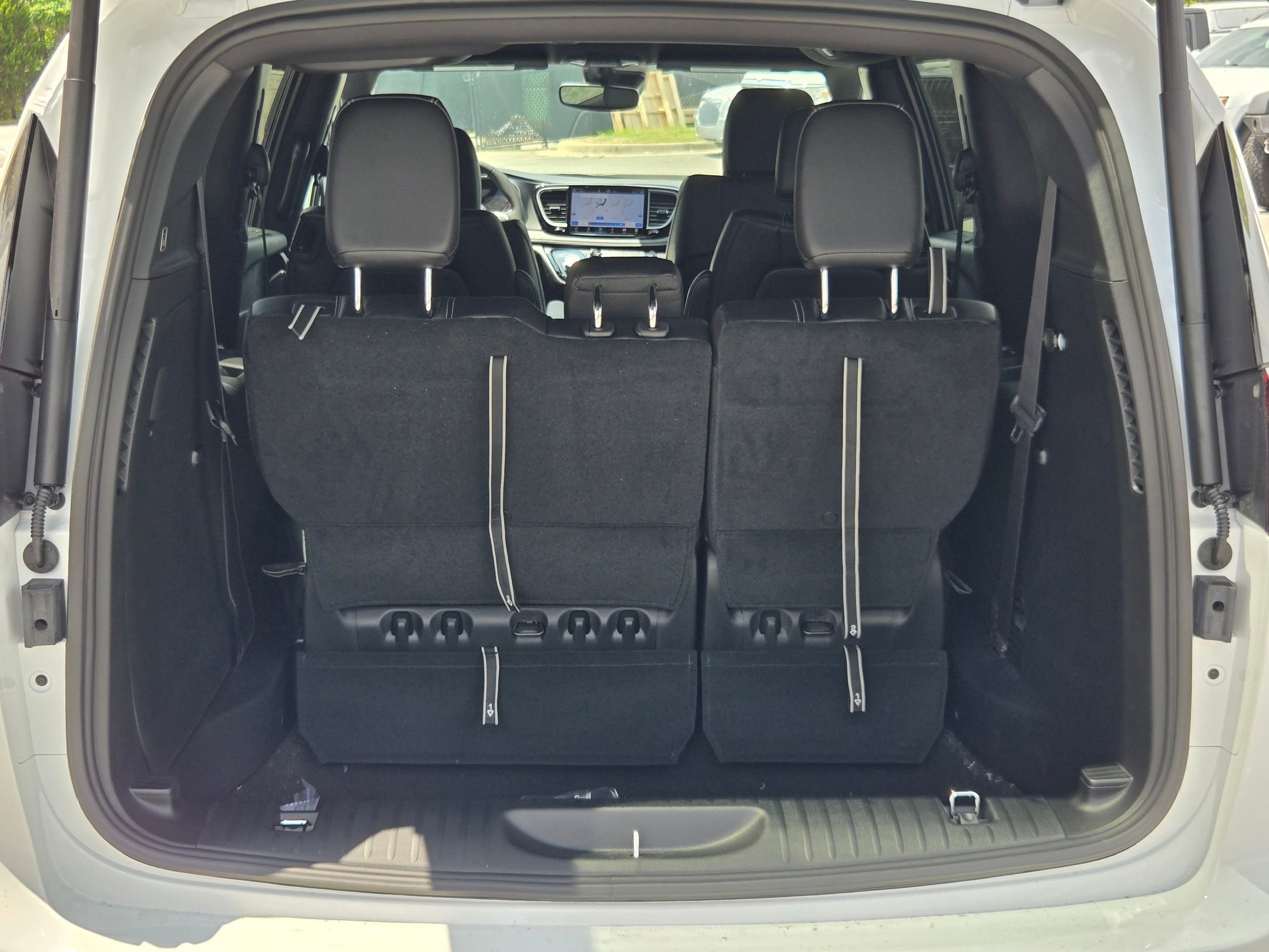 New 2027 Chrysler Pacifica Select FWD image 18