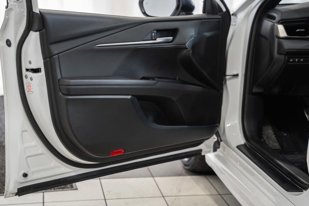 Used 2025 Toyota Camry SE image 38