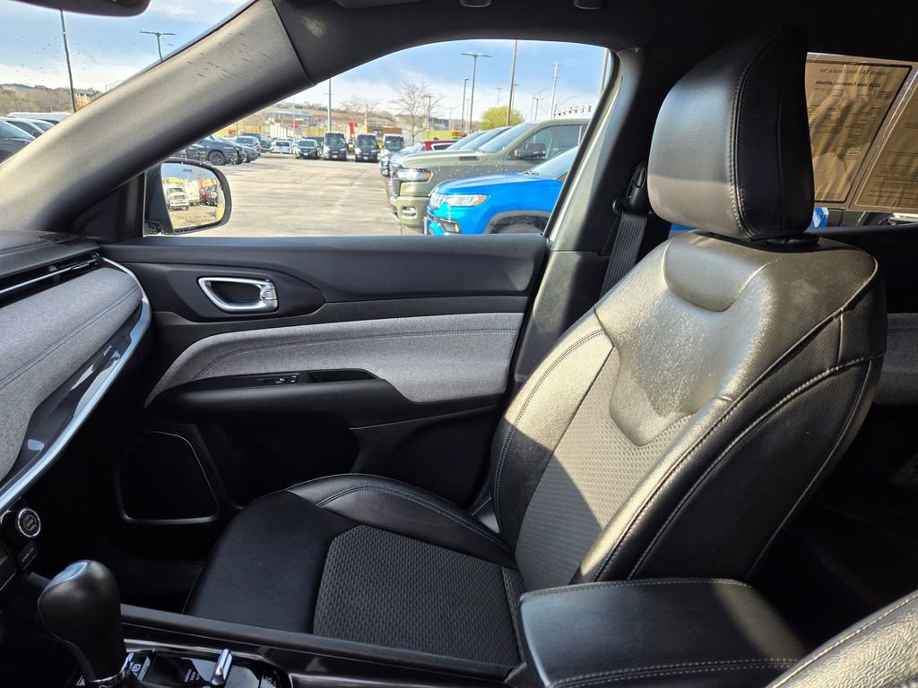 Used 2024 Jeep Compass Latitude AWD/4WD image 24