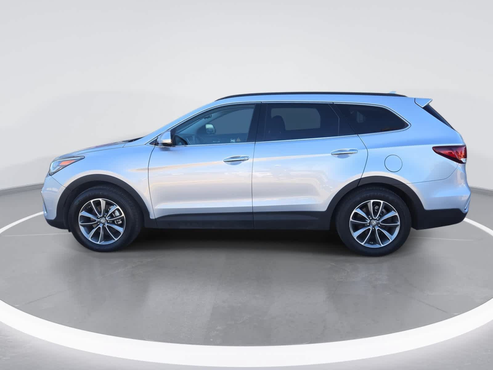 Used 2019 Hyundai Santa Fe XL SE FWD image 5