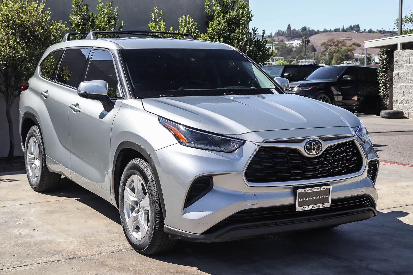 Used 2021 Toyota Highlander L FWD image 1