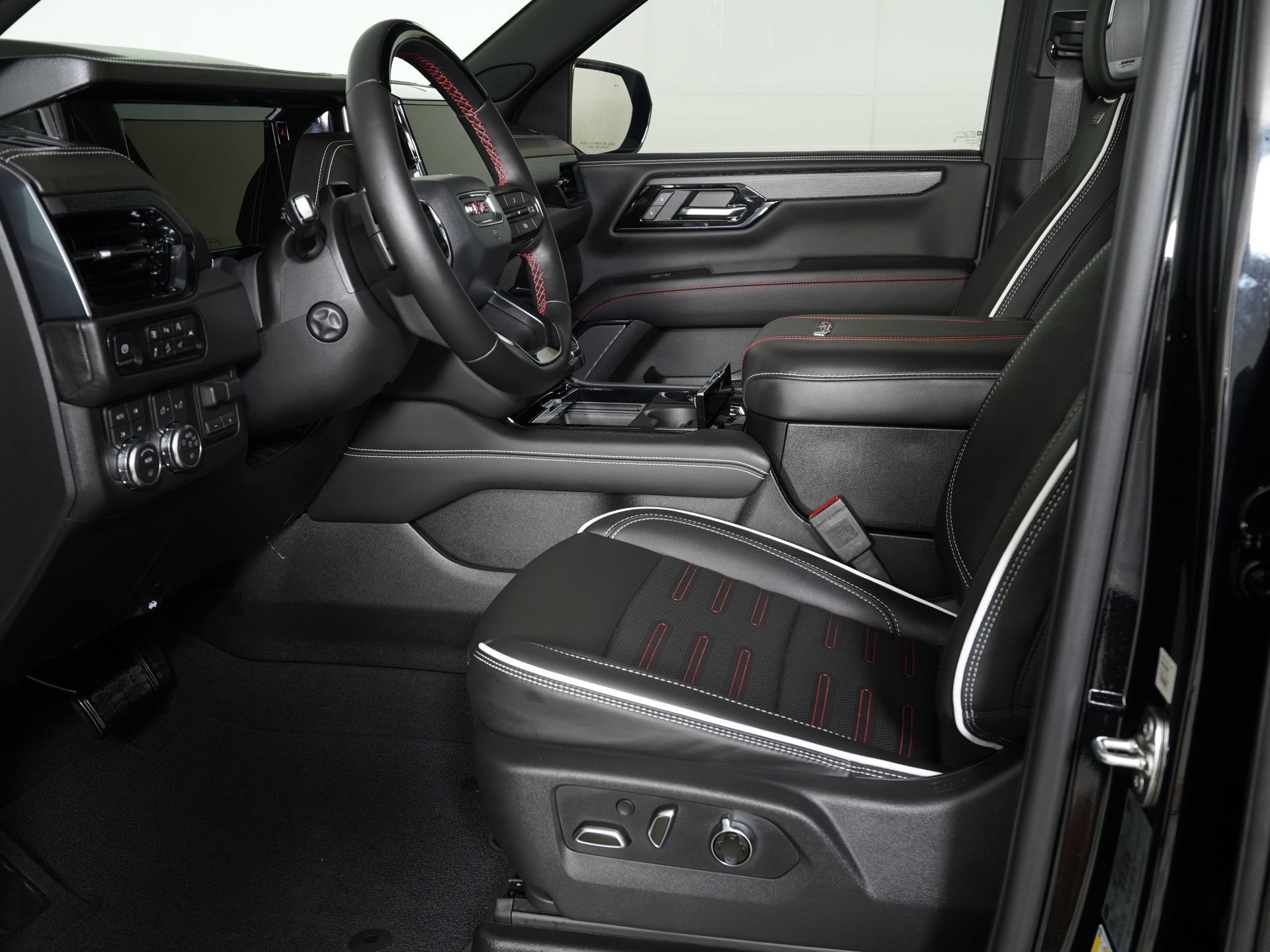 Used 2026 GMC Yukon AT4 Ultimate AWD/4WD image 16