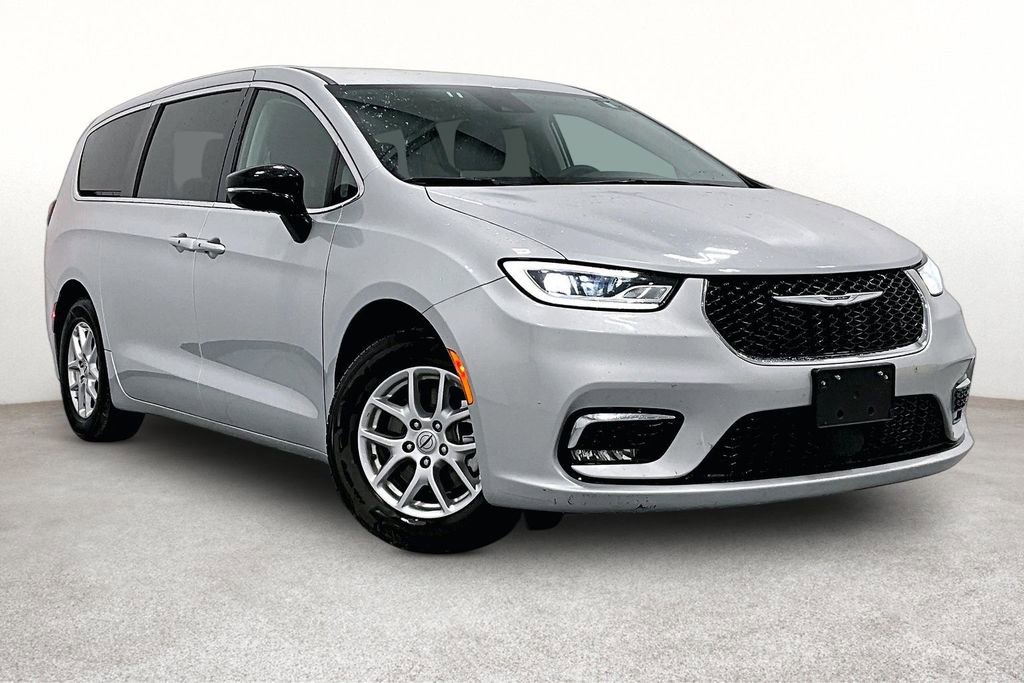 Used 2024 Chrysler Pacifica Touring-L
