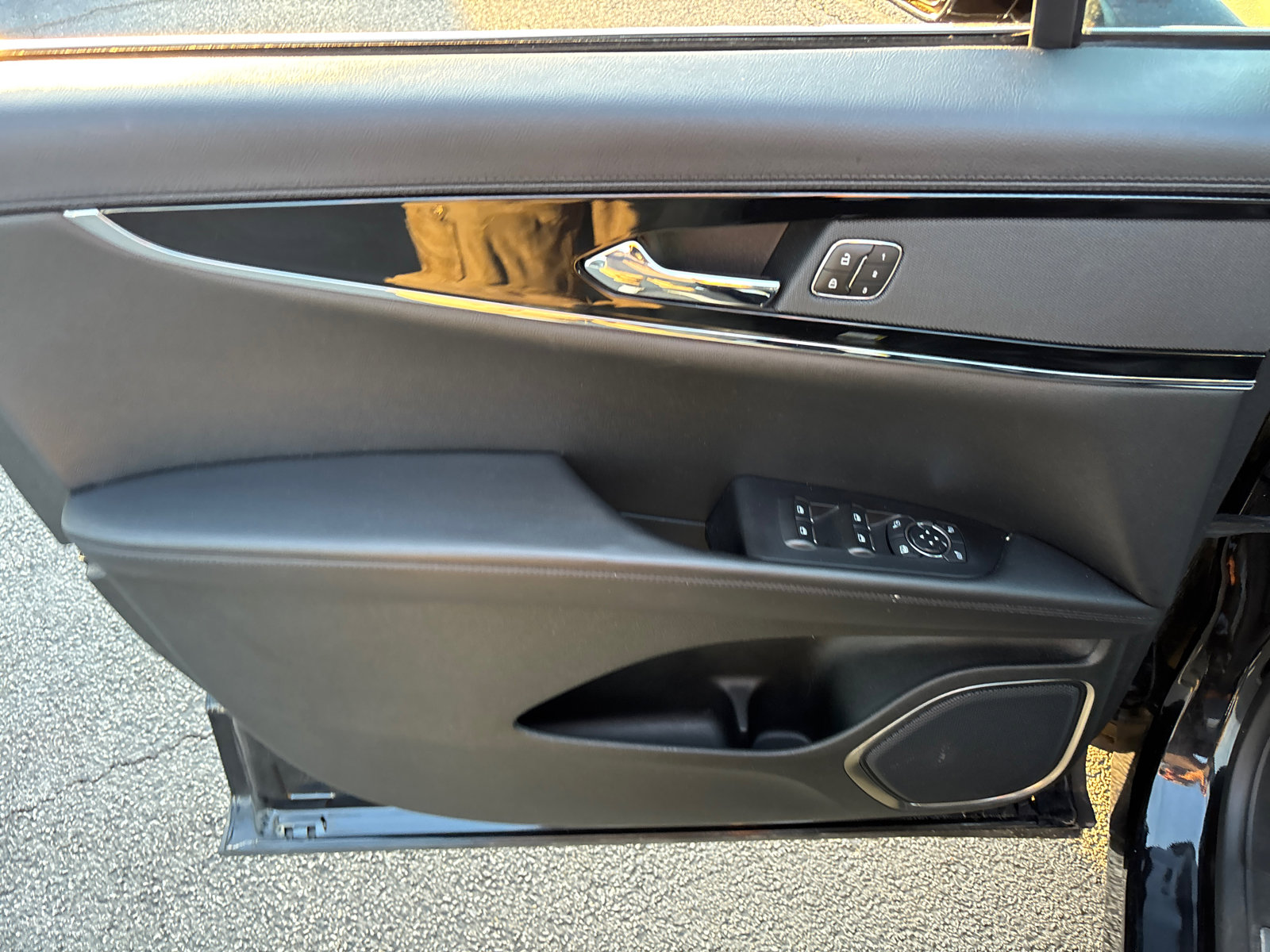 Used 2023 Lincoln Nautilus FWD image 11