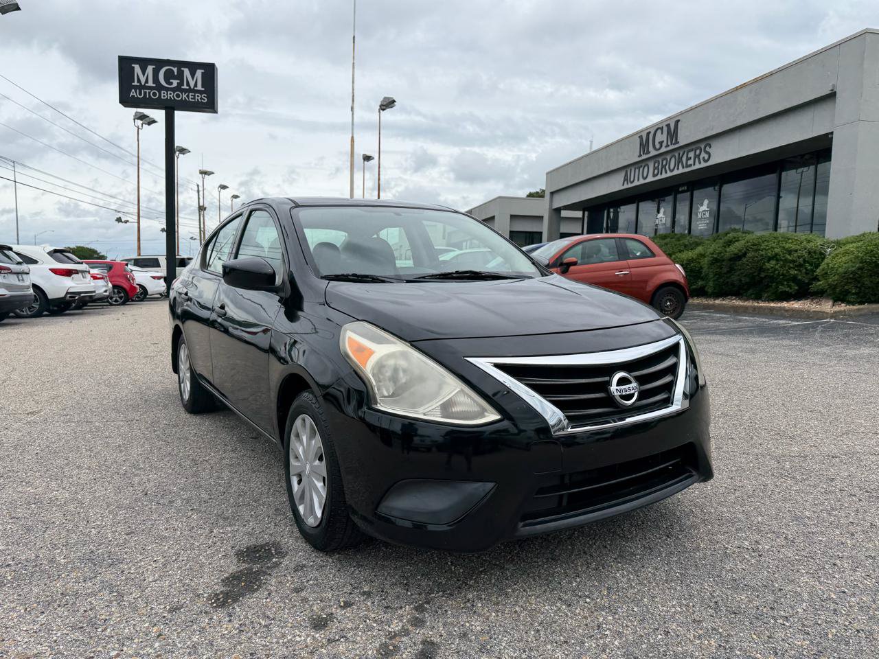Used 2017 Nissan Versa S Plus FWD image 2