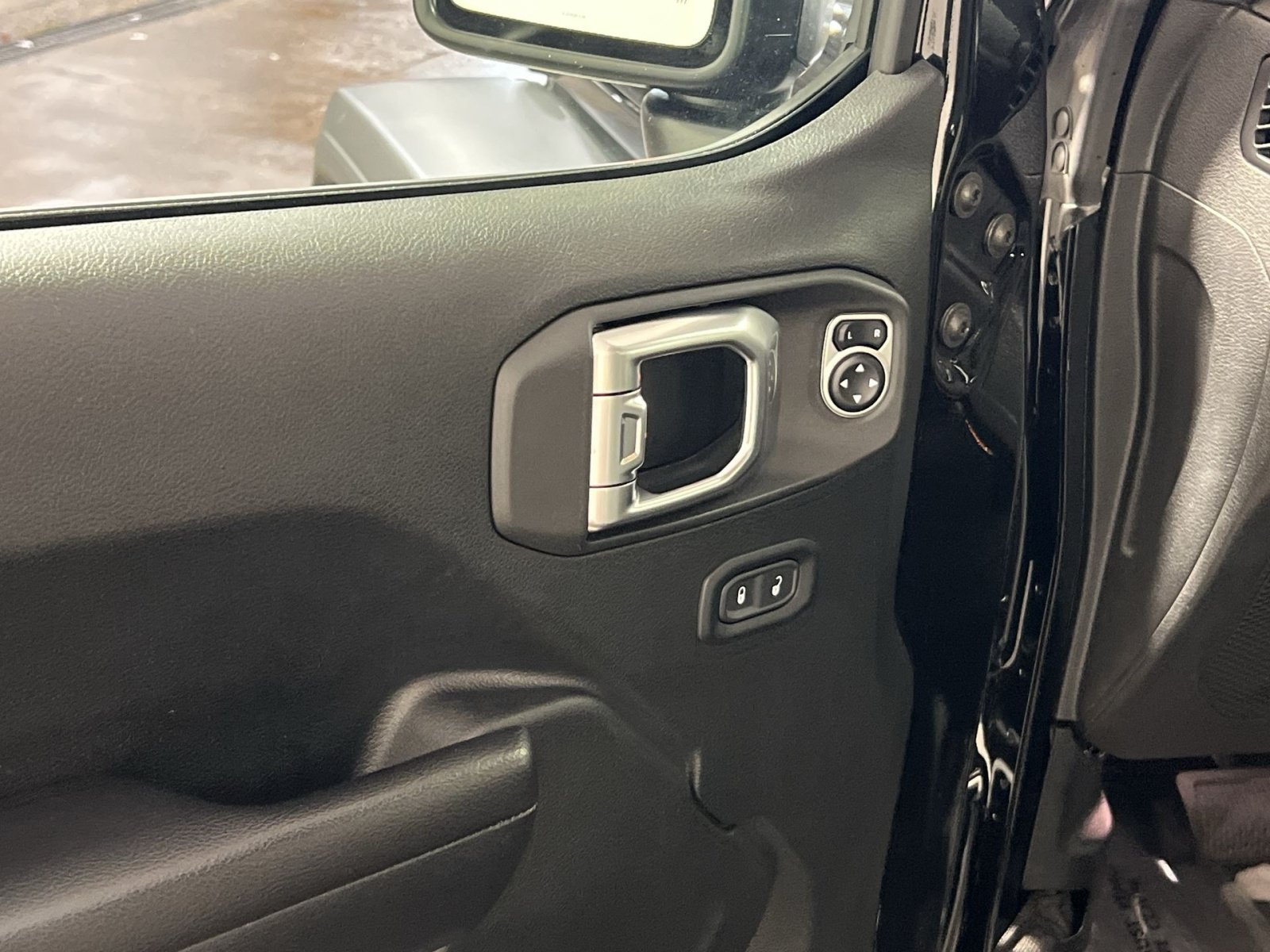 Used 2019 Jeep Wrangler Sport AWD/4WD image 15