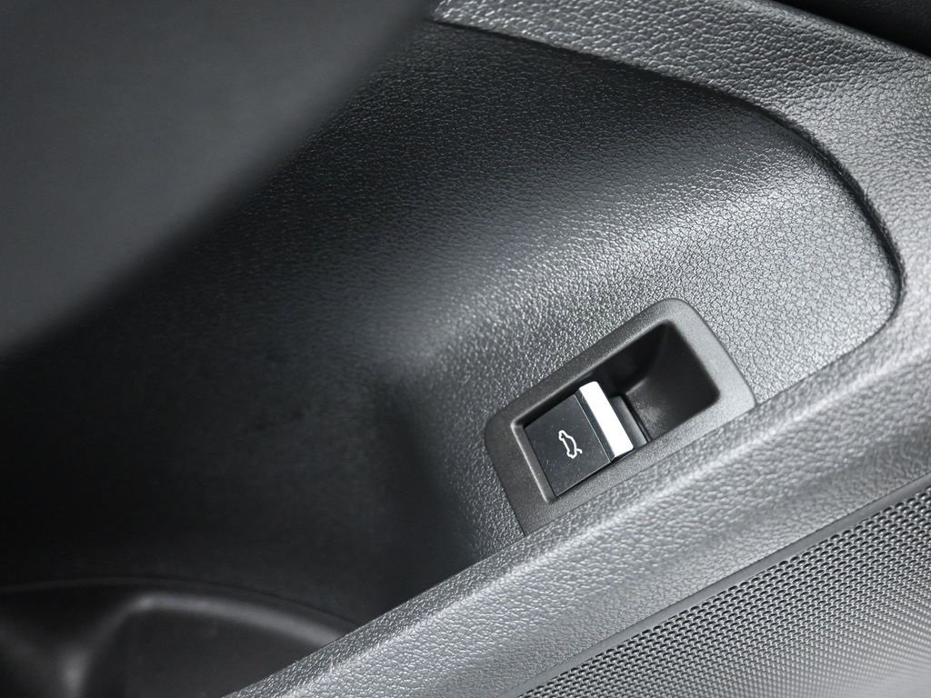 Used 2022 Audi A4 2.0T Premium image 11