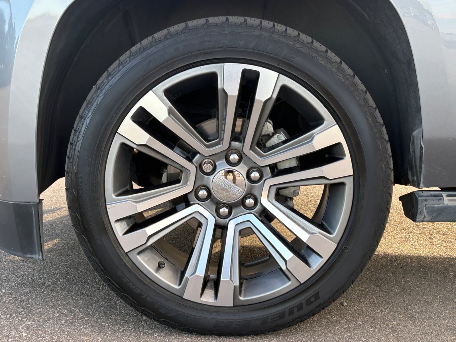Used 2019 GMC Yukon Denali w/ Denali Ultimate Package AWD/4WD image 12