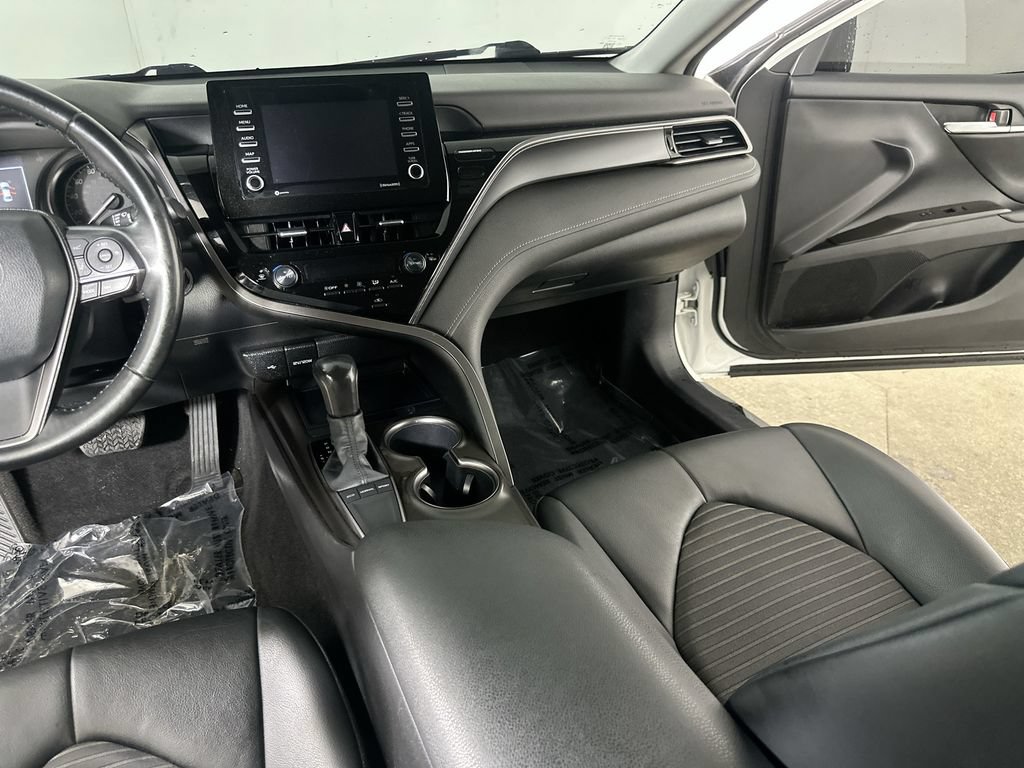 Used 2023 Toyota Camry SE w/ Convenience Package FWD image 18