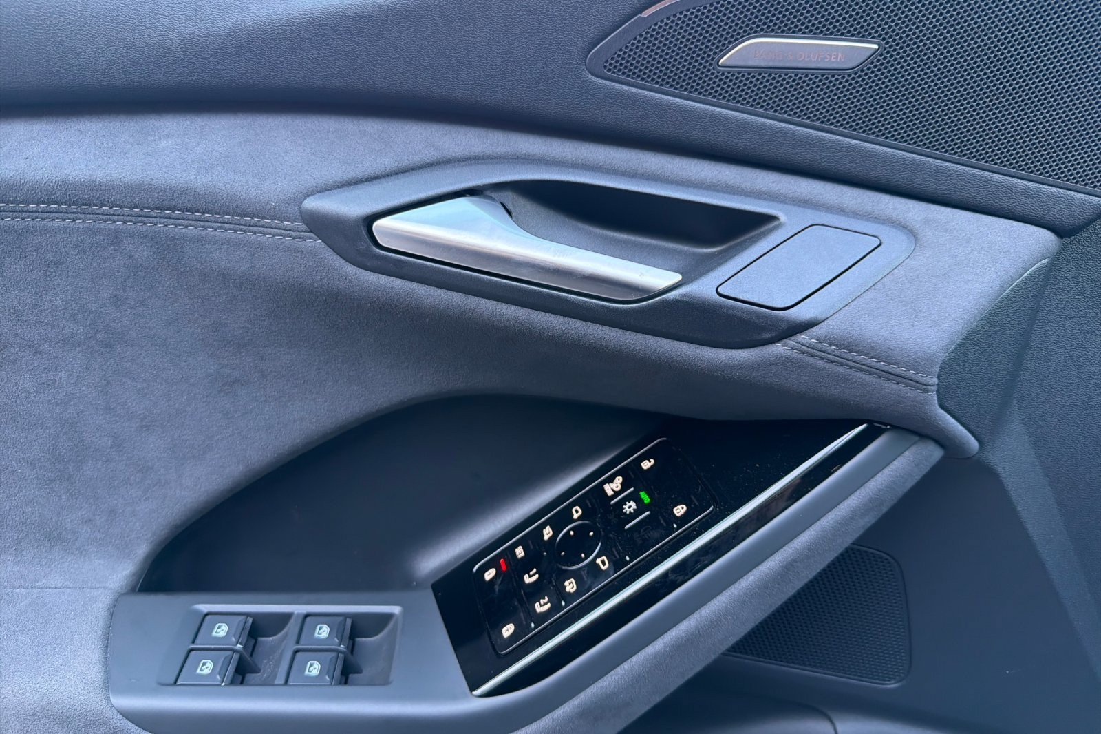 New 2027 Audi SQ6 e-tron Premium Plus AWD/4WD image 10