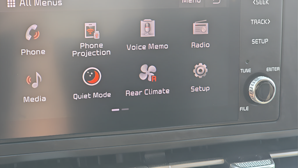 Used 2024 Kia Carnival LX FWD image 22