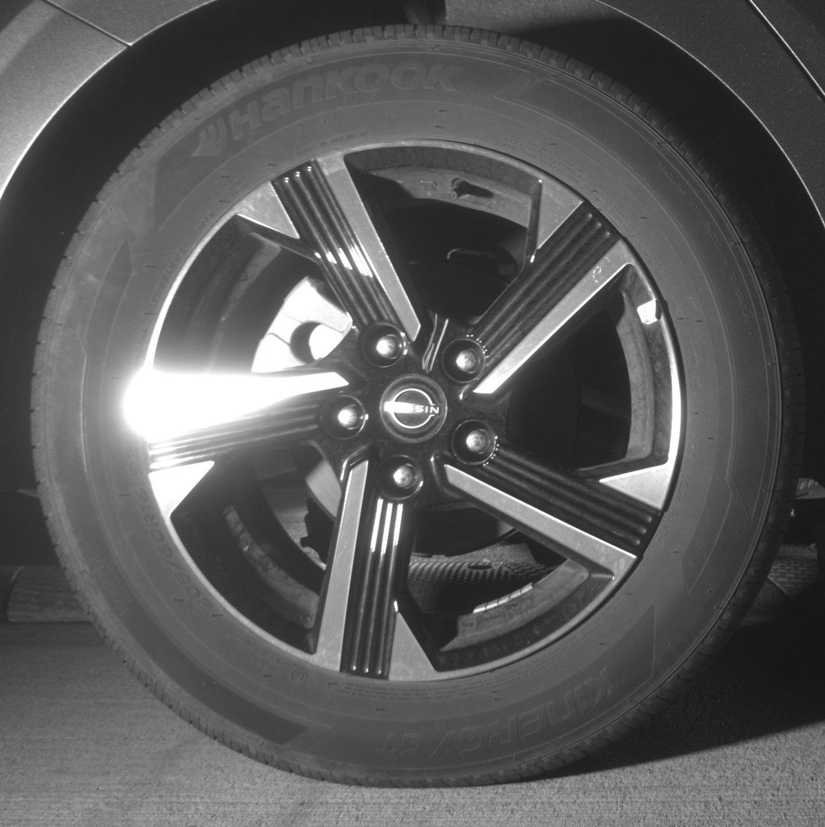 Used 2025 Nissan Sentra SV FWD image 15