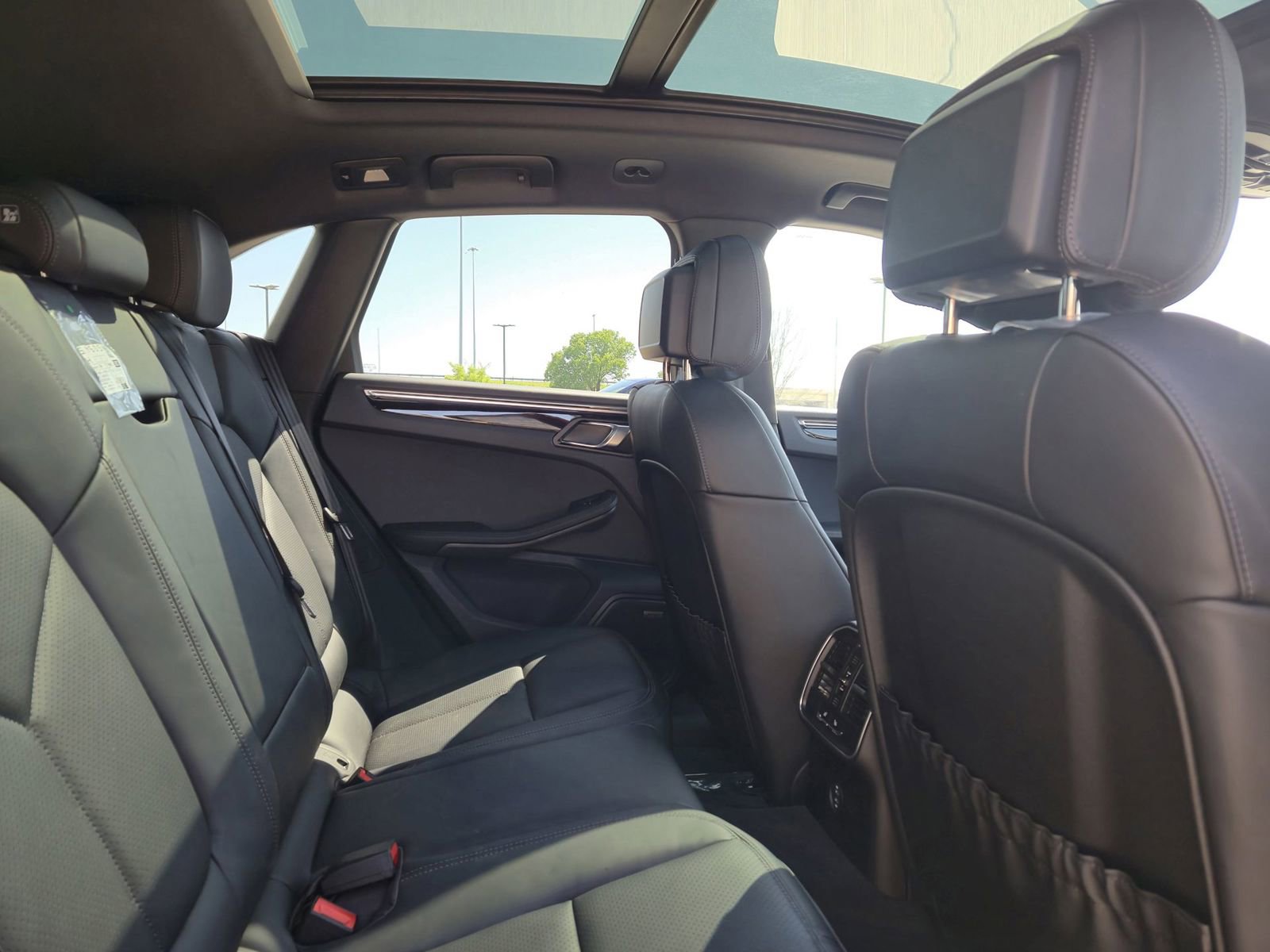 Used 2025 Porsche Macan image 15