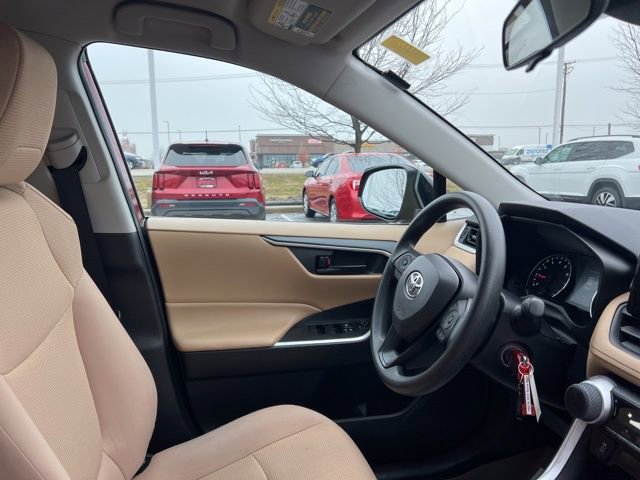 Used 2019 Toyota RAV4 LE w/ Carpet Mat Package image 30