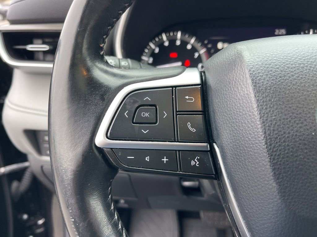 Used 2020 Toyota Highlander XLE image 16