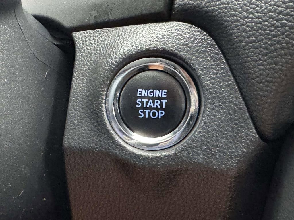 Used 2020 Toyota RAV4 XLE Premium image 8