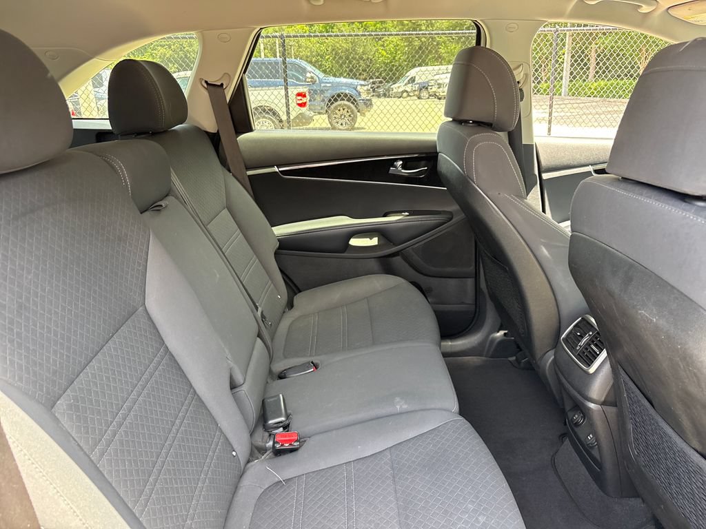 Used 2017 Kia Sorento FWD image 29