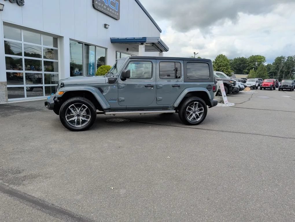 Used 2024 Jeep Wrangler Unlimited AWD/4WD image 19