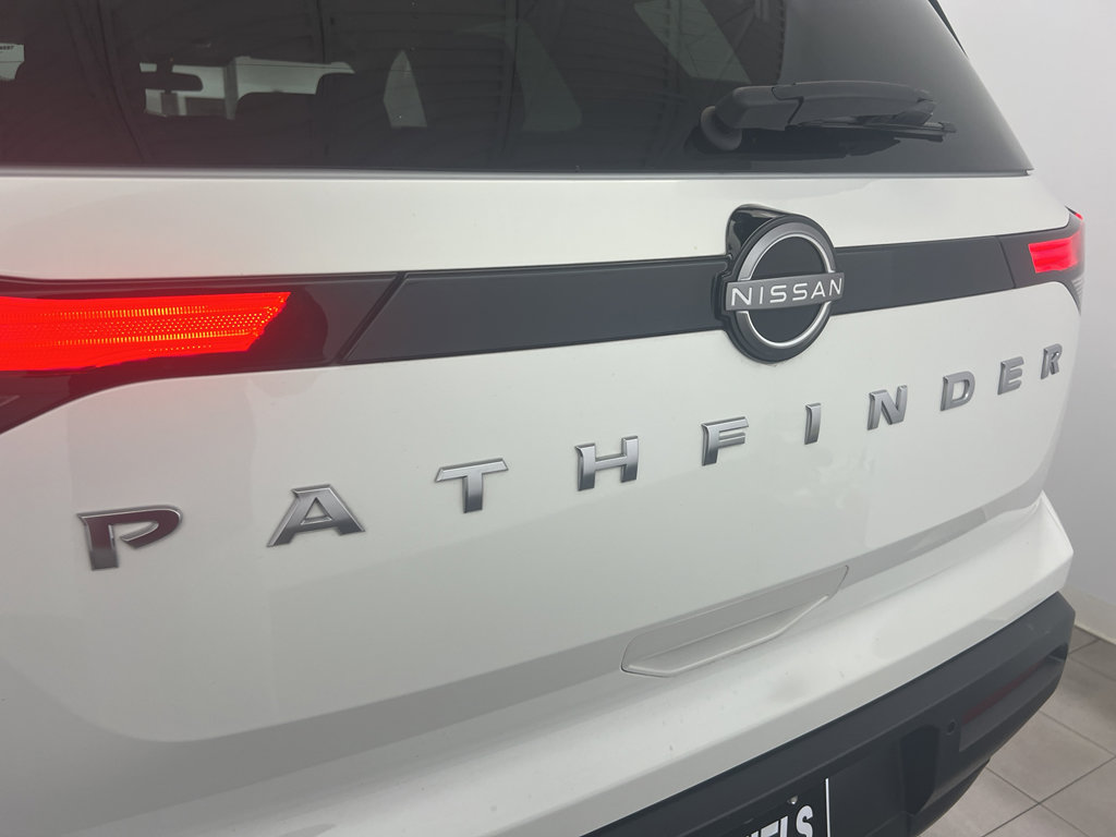Used 2024 Nissan Pathfinder S image 33
