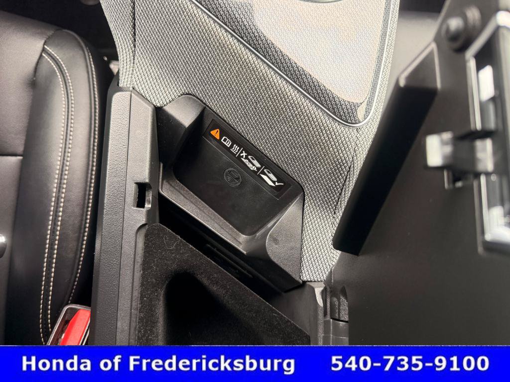 Used 2025 Cadillac Optiq Luxury 1 AWD/4WD image 43
