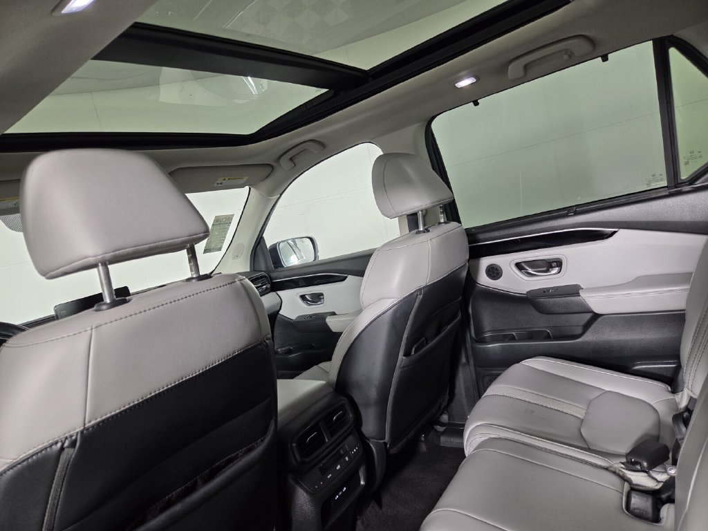 Used 2025 Honda Pilot Touring image 24