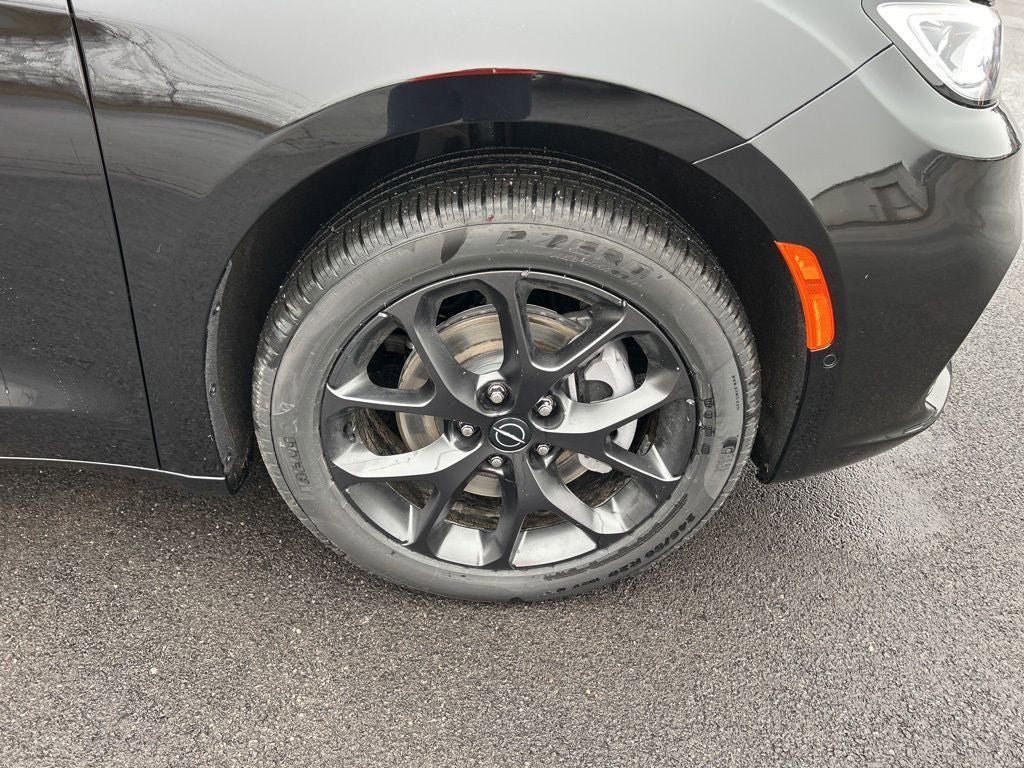 New 2026 Chrysler Pacifica Select AWD/4WD image 21