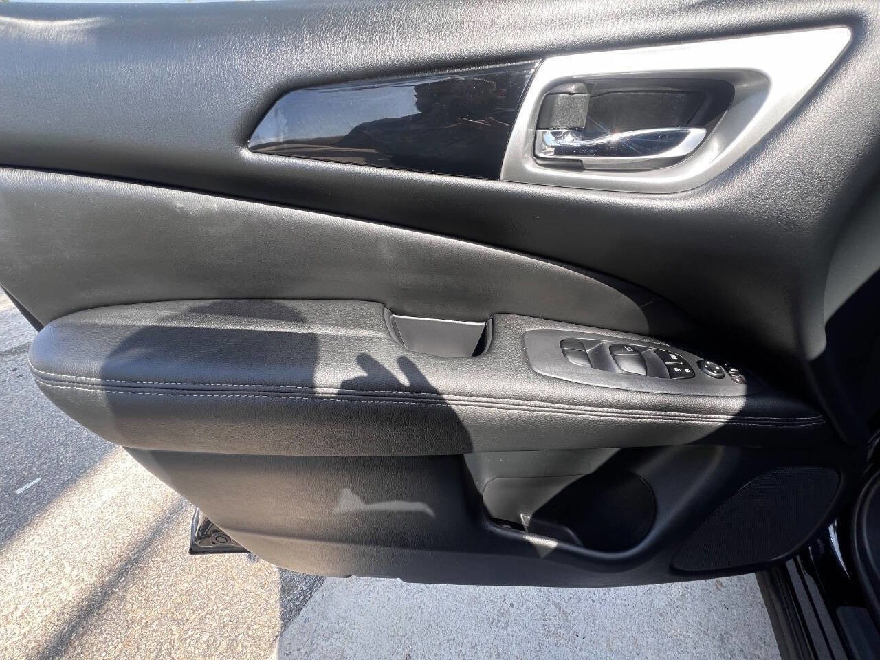 Used 2018 Nissan Pathfinder S image 19