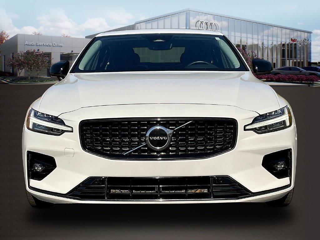 Used 2024 Volvo S60 B5 Core AWD/4WD image 2