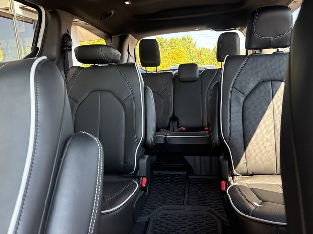 New 2026 Chrysler Pacifica Limited image 21