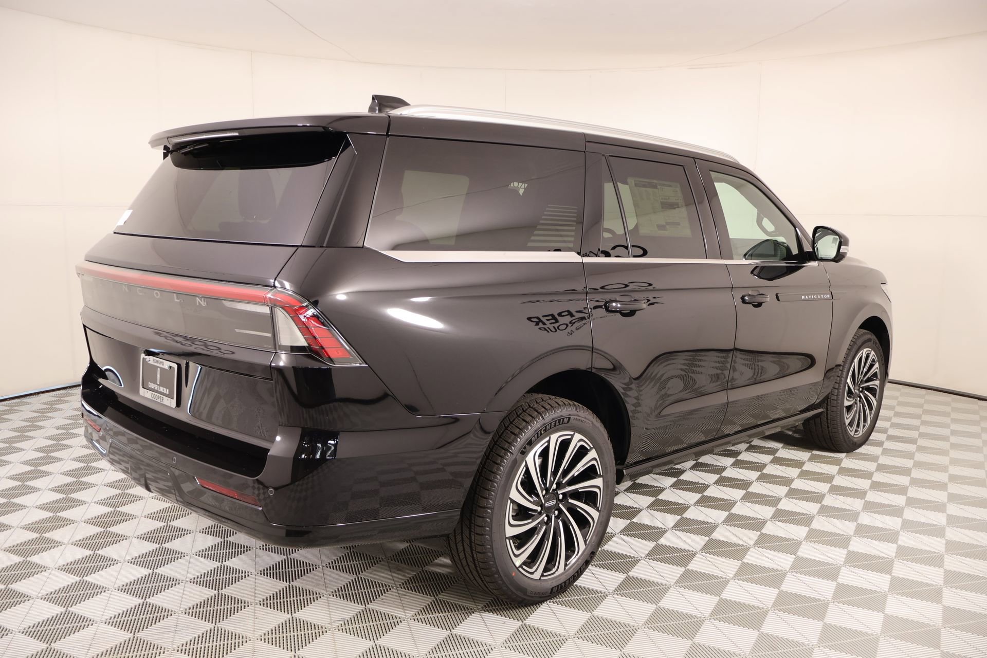 New 2026 Lincoln Navigator Black Label AWD/4WD image 21