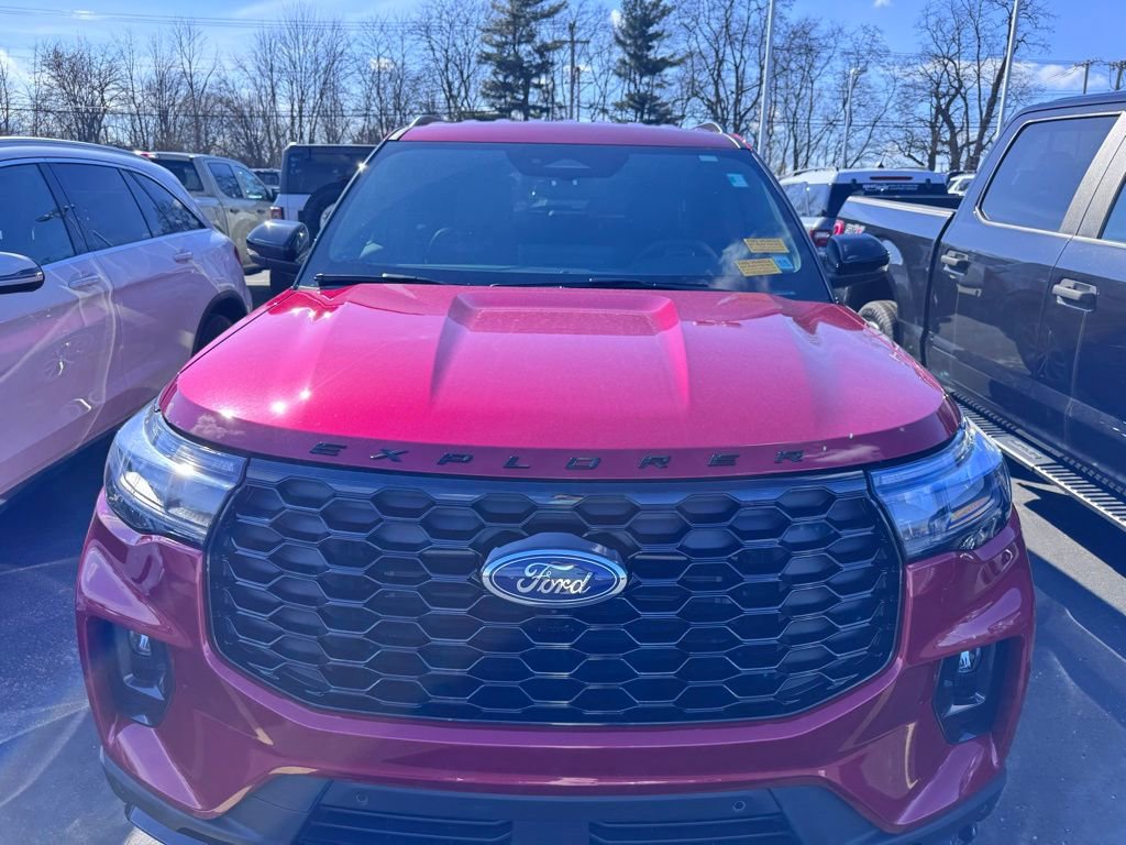 Used 2025 Ford Explorer ST-Line AWD/4WD image 2