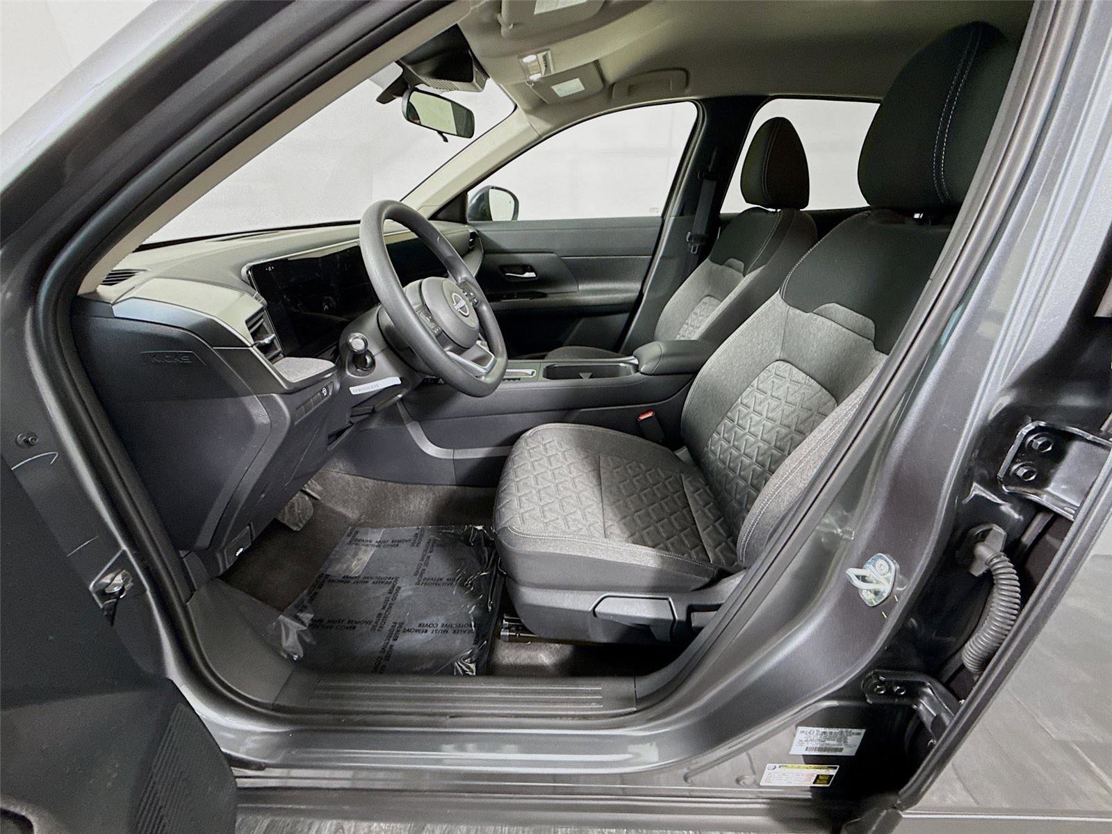 Used 2026 Nissan Kicks SV FWD image 2