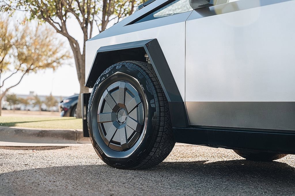 Used 2024 Tesla Cybertruck AWD Crew Cab image 22