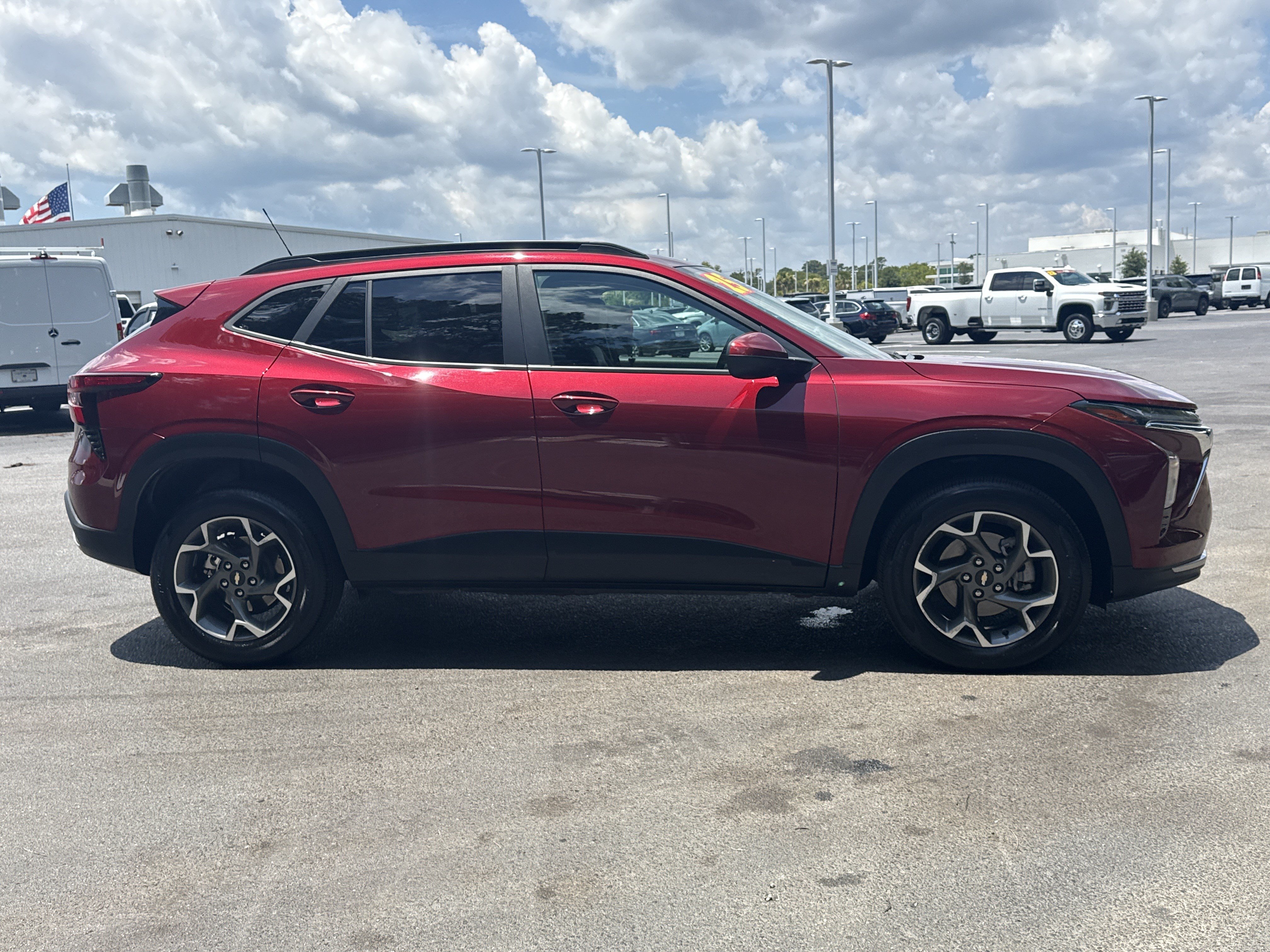 Used 2025 Chevrolet Trax LT FWD image 19