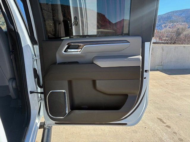 Used 2025 Chevrolet Silverado 3500 LT image 17