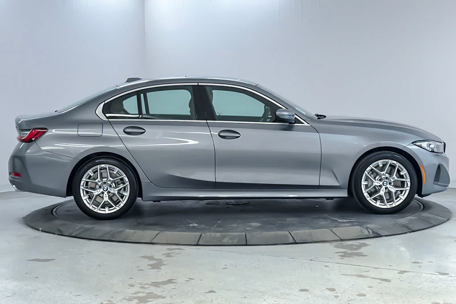 Used 2026 BMW 330i Sedan w/ Convenience Package RWD image 8