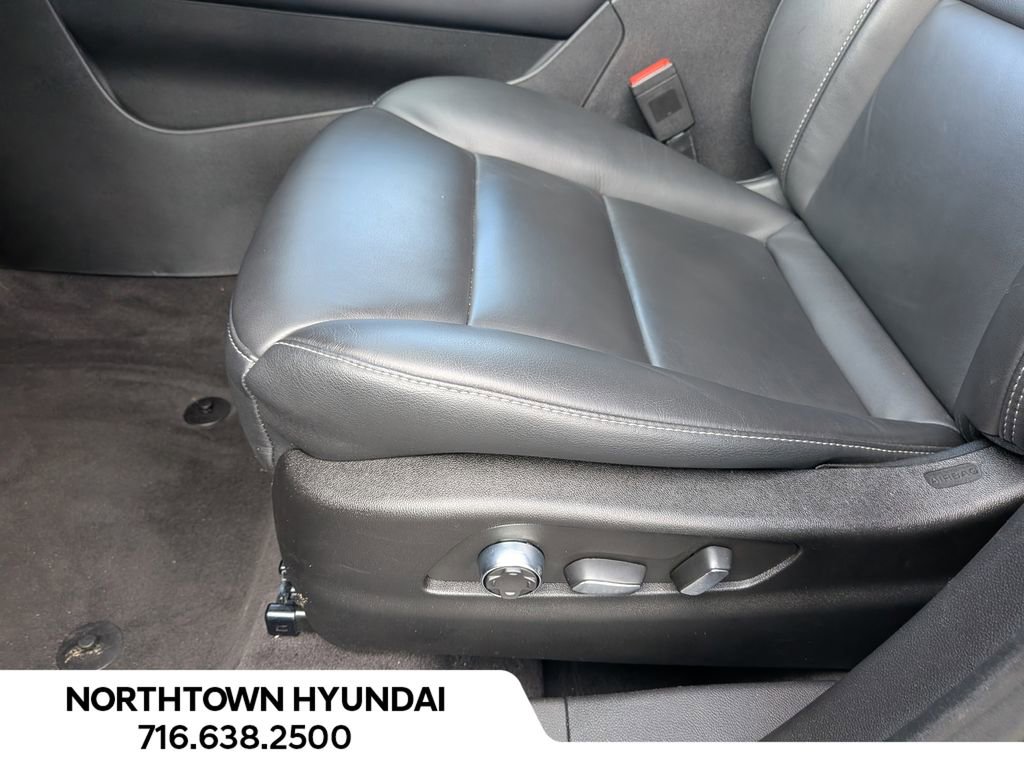 Used 2025 Cadillac XT4 Premium Luxury image 35