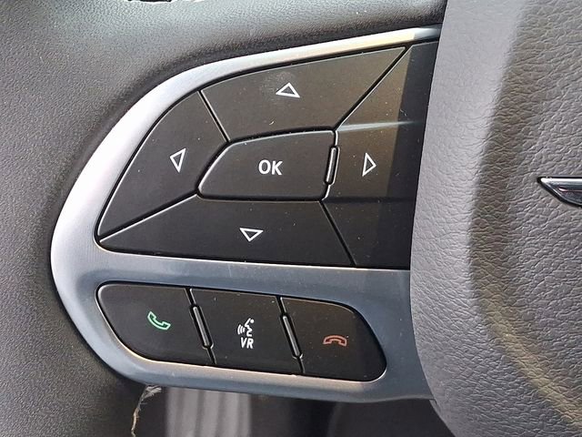 Used 2023 Chrysler Pacifica Limited w/ Uconnect Theater Family Group image 21