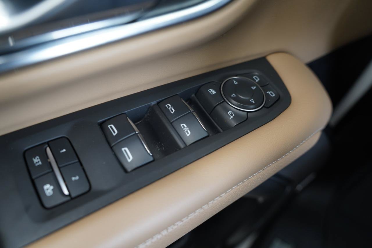 Used 2024 Chevrolet Tahoe Premier AWD/4WD image 25