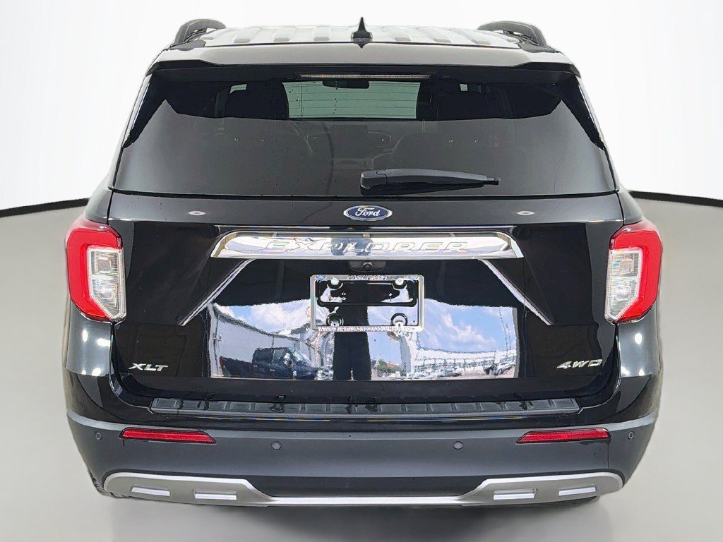 Used 2024 Ford Explorer XLT w/ Equipment Group 202A AWD/4WD image 13