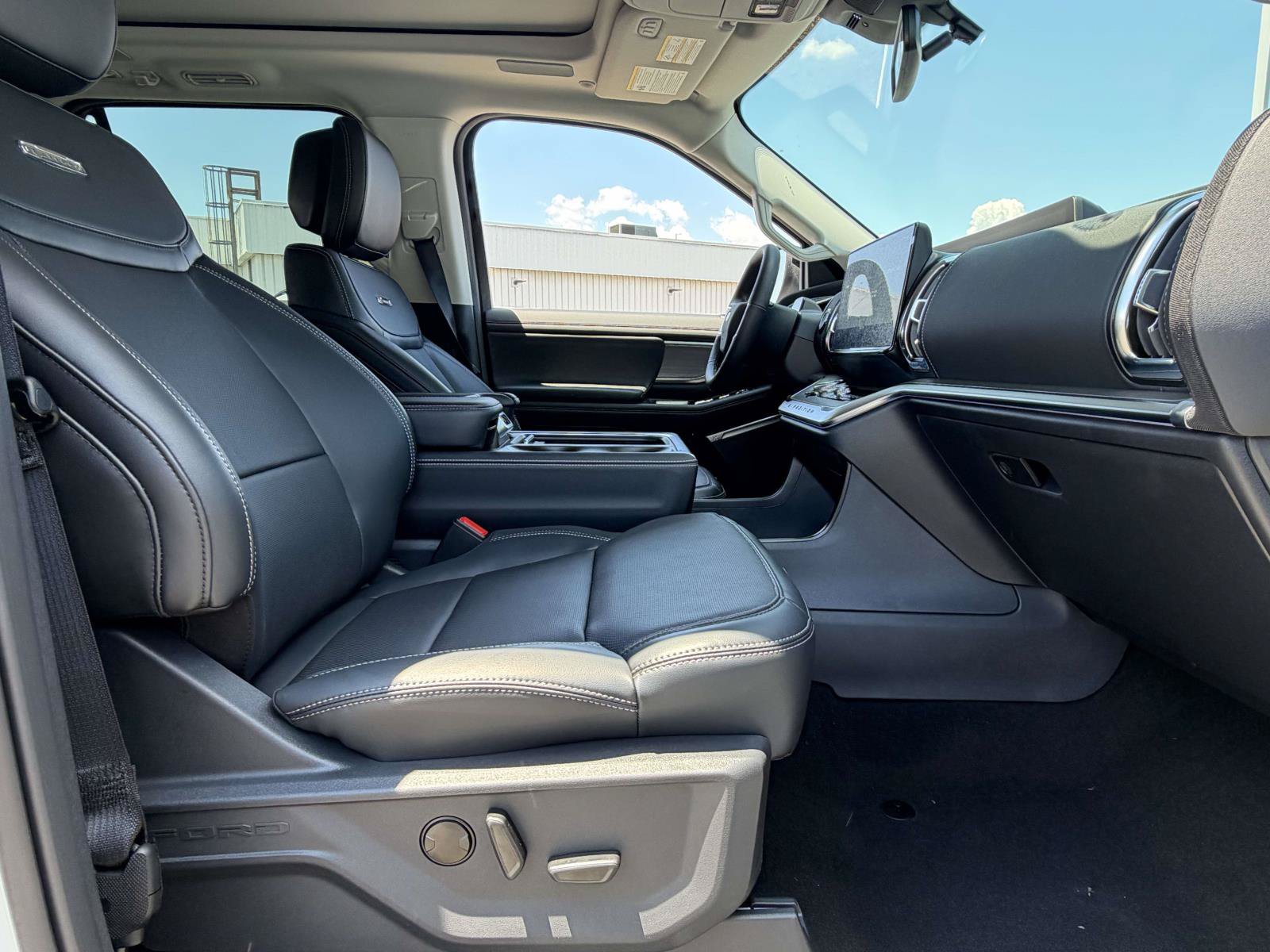 New 2026 Ford Expedition Platinum w/ Driver's Package AWD/4WD image 28