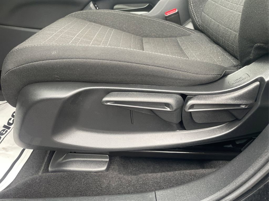 Used 2025 Honda HR-V LX image 19