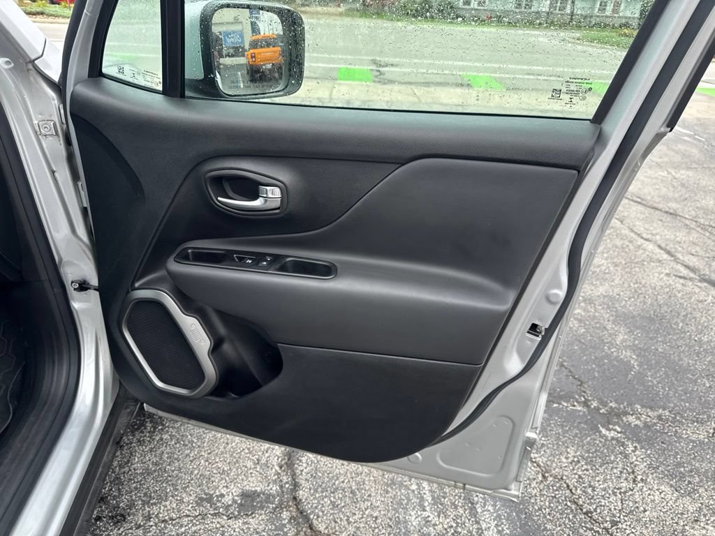 Used 2020 Jeep Renegade Altitude AWD/4WD image 34