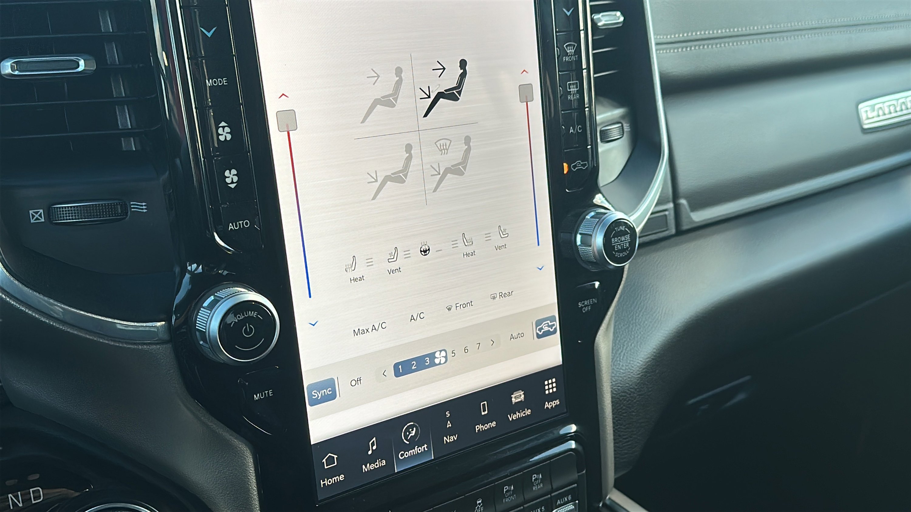 Used 2024 RAM 2500 Laramie w/ Off Road Package image 29