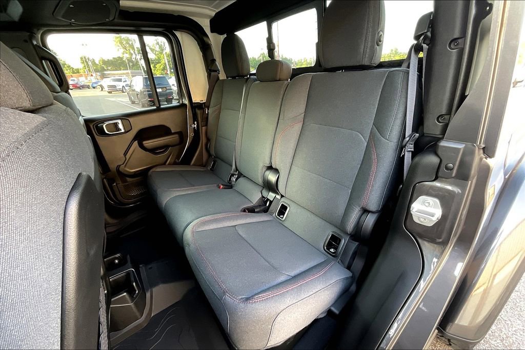 New 2025 Jeep Gladiator Rubicon w/ Convenience Group image 10