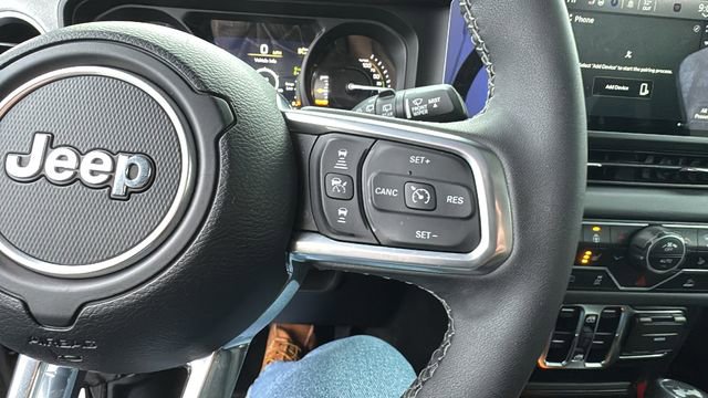 Used 2025 Jeep Wrangler Unlimited Sahara image 19